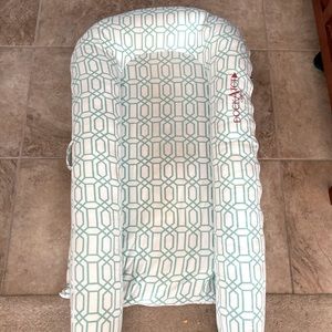 Dockatot Grand preowned